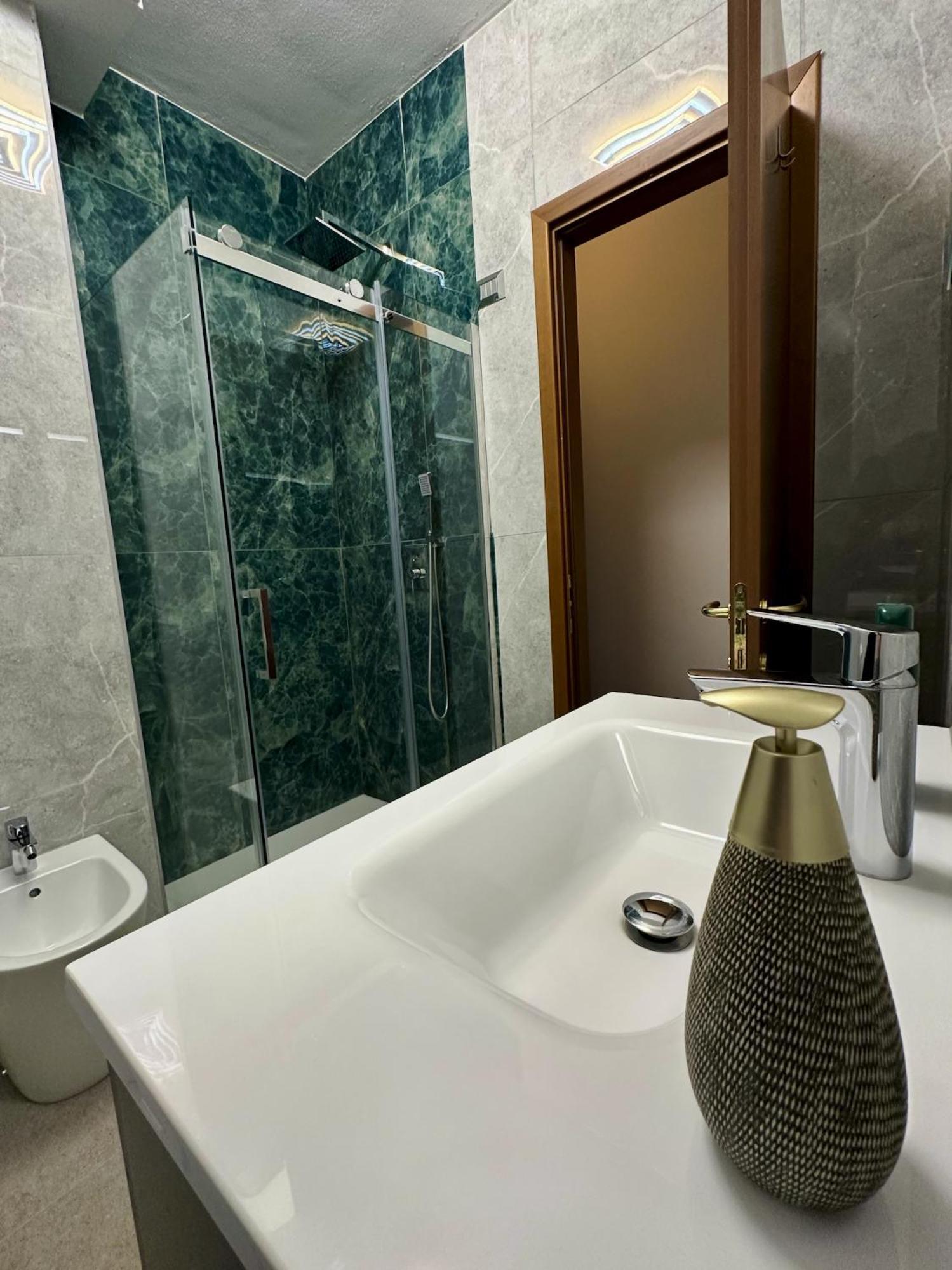 King Apartment Milano Bocconi מראה חיצוני תמונה