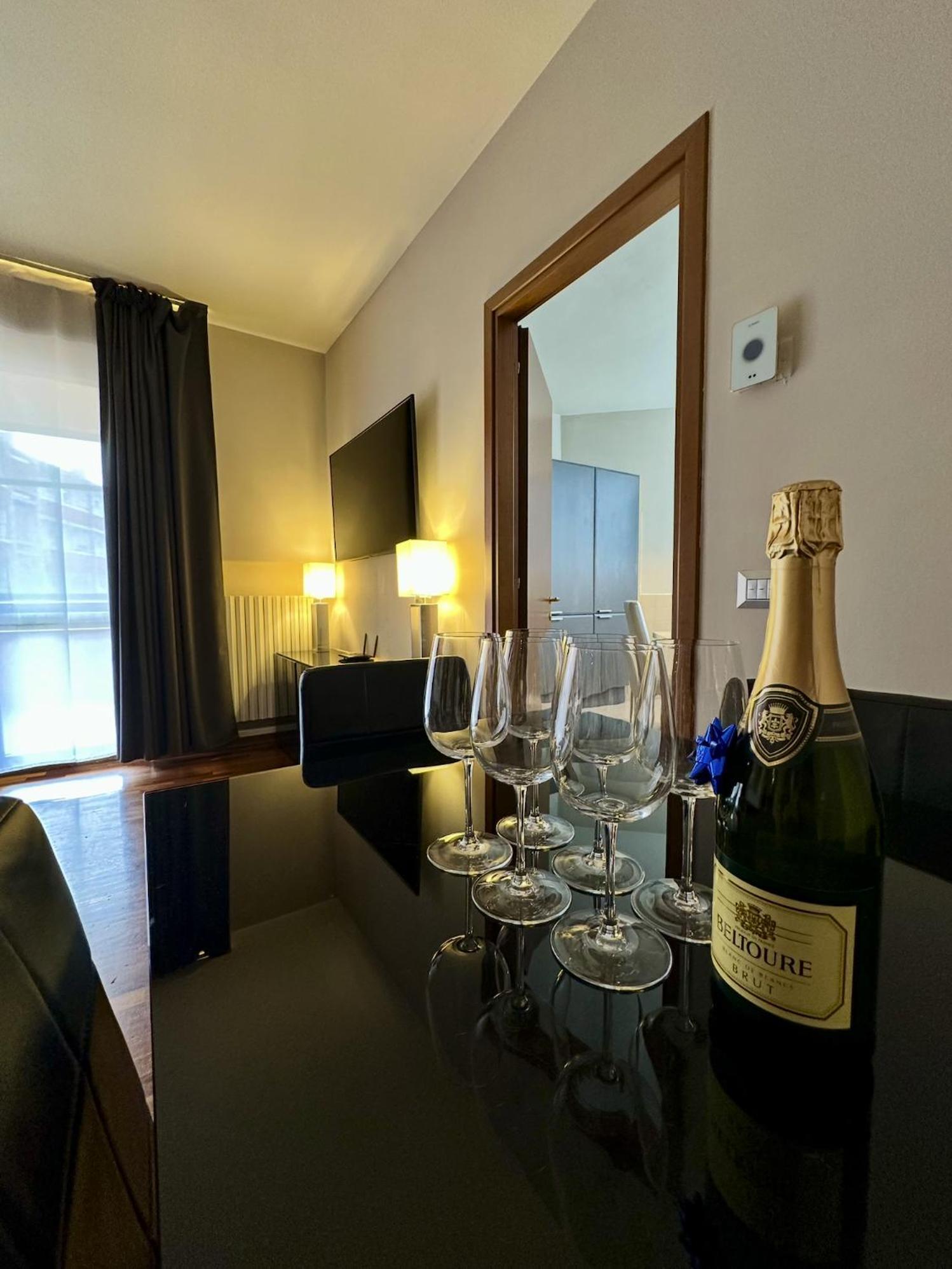 King Apartment Milano Bocconi מראה חיצוני תמונה
